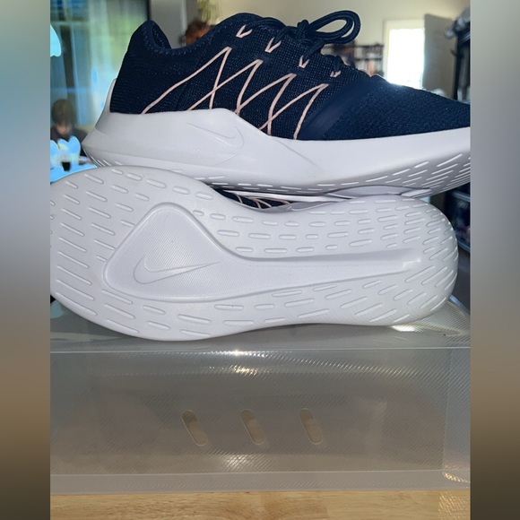 New without tags- Nike Viale Tech Racer
Blue/Pink - Picture 13 of 13